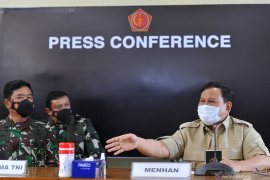 Menhan Prabowo berikan beasiswa bagi anak awak KRI Nanggala-402