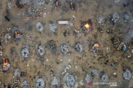 Kebanjiran korban meninggal COVID-19, India kremasi massal