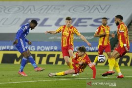 Leicester kembali ke jalur kemenangan saat gasak  West Brom 3-0