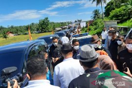 Sandiaga Uno kunjungan objek wisata Tungkal Selatan Pariaman yang dibentuk dengan dana desa