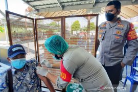 Masyarakat serbu Polsekta Banjarmasin Tengah ikuti vaksin COVID-19