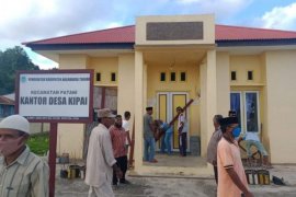 Sejumlah kantor desa di Kabupaten Halmahera Tengah dipalang