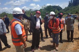 Cornelis dorong pembangunan jalan Nanga Era-Kaltim di Kapuas Hulu