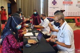 Vaksinasi pekerja hotel di Jambi pacu gairah bisnis hotel era new normal