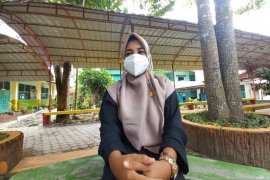 Peduli Kesehatan, Guru madrasah di Agam  ciptakan lagu Ayo Pakai Masker