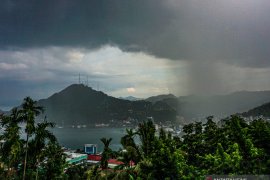 BMKG forecasts heavy rainfall, lightning in most Indonesian regions