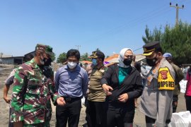 Bupati Karawang minta Pertamina percepat pembersihan ceceran minyak di pesisir