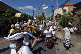 Tradisi mesuryak pada Hari Raya Kuningan
