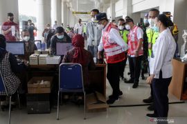 Menhub pantau penerapan GeNose di Bandara Juanda