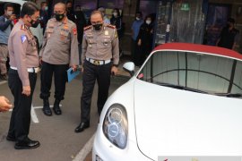 Kasus  Porsche terobos jalur TransJakarta berakhir sanksi tilang