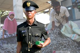 Putra penjual ikan asin di Abdya lulus jadi prajurit TNI