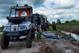 151 personel Polda Kalteng latihan penggunaan alat damkar