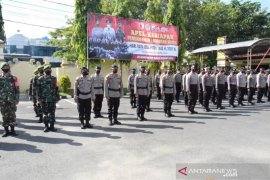 Personel Polres Sampang diterjunkan ke desa pantau kedatangan pemudik