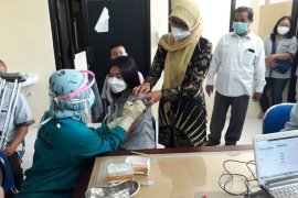 Atlet paralimpik Kediri dapat vaksinasi COVID-19