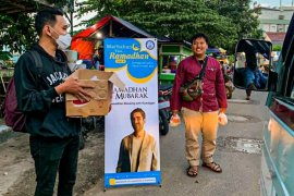 Suporter City Indonesia bagikan takjil dari Gundogan di empat kota