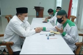 Wali Kota Tebing Tinggi bayar zakat  di Baznas