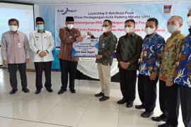 Dengan QRIS Bank Nagari 3.000 orang pedagang ditargetkan bayar retribusi pasar