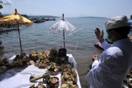 Upacara pekelem untuk awak KRI Nanggala 402