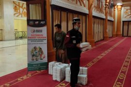 ACT salurkan paket sahur untuk jamaah i'tikaf di NTB