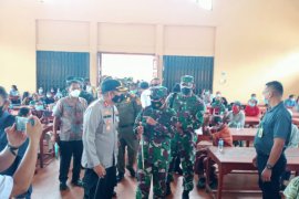 Danrem 023/KS dampingi Pangdam dan Kapoldasu tinjau pelaksanaan vaksin massal lansia