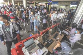 Bandara International Hang Nadim Dipadati Pemudik Page 1 Small