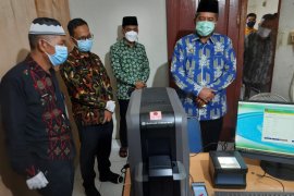 Warga Kecamatan Kandis kini cetak KTP-e tak perlu ke Siak lagi