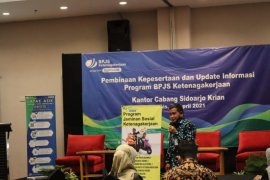 BPJAMSOSTEK Krian bayarkan beasiswa Rp126 juta