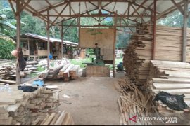 Dampak pandemi COVID-19 picu pendapatan industri kayu Sulsel anjlok