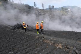 Erupsi freatik kawah Sileri