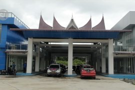 Peresmian dan operasional Terminal Anak Aia Padang ditunda