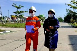 Kartini di tengah tegangan tinggi