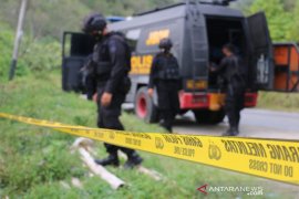 Tim Jibom Gegana Polda Sumbar musnahkan mortir di Nagari Lolo