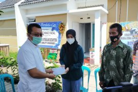 Gubernur NTB beri santunan istri awak KRI Nanggala-402 di Sidoarjo