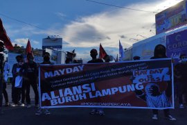 Buruh di Lampung peringati "May Day" dengan aksi diam