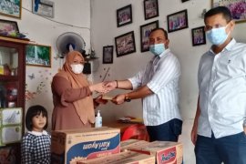 Serikat Buruh PTPN V Salurkan Sembako saat May Day