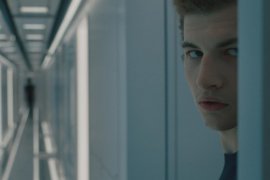 "Voyagers", memilih percaya akal atau nafsu