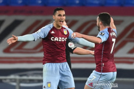Aston Villa pecundangi Everton