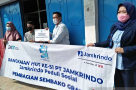 Jamkrindo Tangerang peduli salurkan ratusan paket sembako