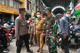 Wali Kota Pontianak tinjau penerapan prokes di sejumlah pusat perbelanjaan