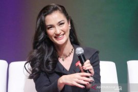 Atiqah Hasiholan puji upaya Bupati Ade Yasin, apa itu?