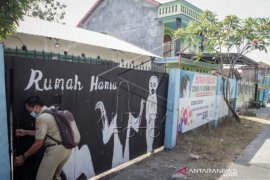 Rumah Karantina Pemudik Di Bekas Gudang Kosong Yang Dianggap Angker Oleh Warga