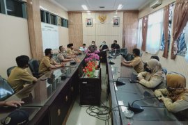 Ribuan perangkat desa di Jember sudah lima bulan belum gajian