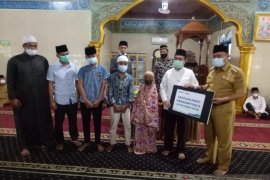 PT RAPP dan PT APR santuni 490 Anak Yatim di Kampar