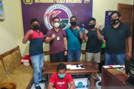 Petani kebun sawit nyambi edarkan sabu-sabu, nasibnya berakhir di kantor polisi