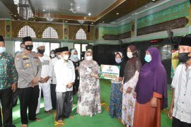 Dihadiri Bupati, Baznas Bengkalis distribusikan 360 juta zakat konsumtif