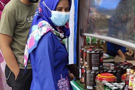 Masyarakat Kuansing serbu pasar murah di Lapangan Limuno