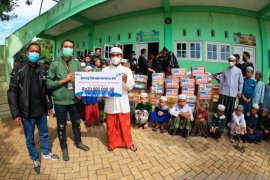 BRI Martapura bagi-bagi sembako senilai Rp80 juta ke panti asuhan hingga jompo