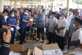 NasDem Tapteng bagikan 700 paket untuk berbuka puasa