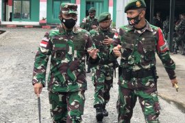 TNI bangun rumah ibadah yang roboh akibat Siklon Seroja