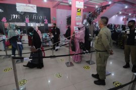 Pengawasan kerumunan di pusat perbelanjaan